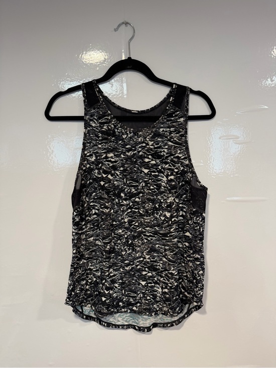 lululemon athletica Tops - Lululemon Black & White Printed Sleeveless Mesh‎ Tank Top